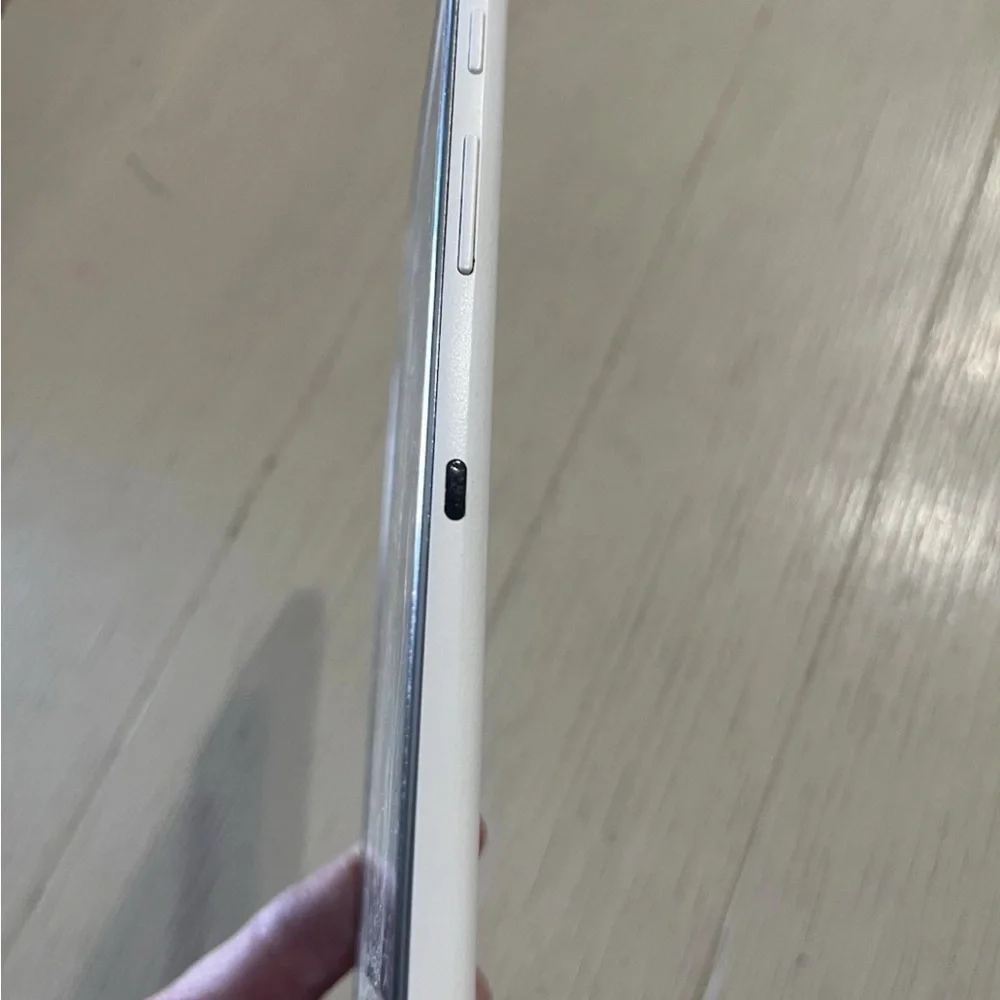 Samsung Galaxy Tab 4 sm-t230nu Does Work But Has Cracked Screen